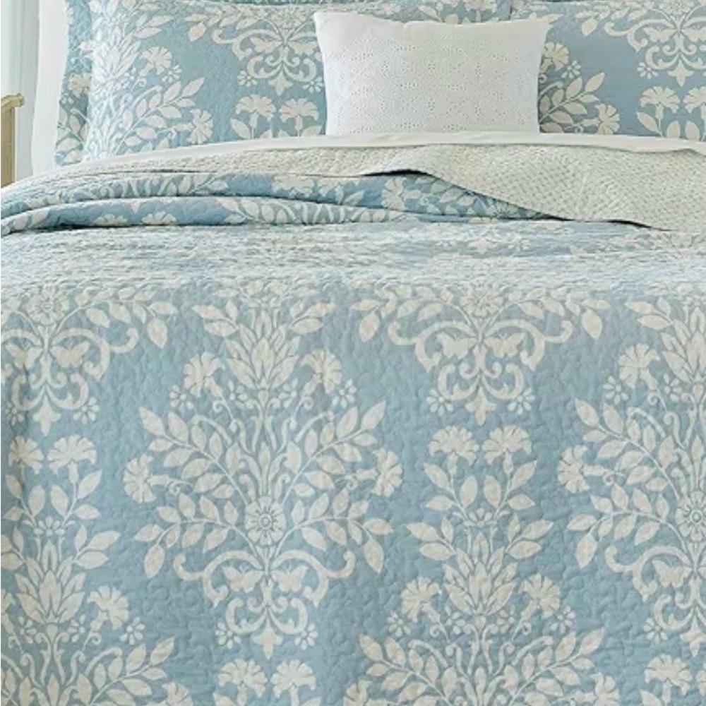 Lovely Laura Ashley Blue and White Floral Quilt set